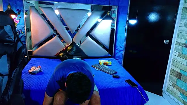 Oliver_Jamees webcam