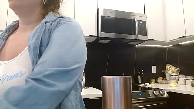 HazelSkyesChat webcam