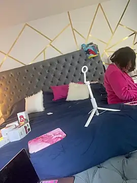 MakeMeCumAsia webcam