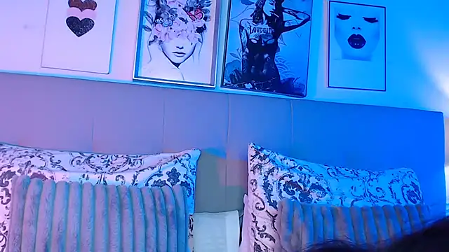 pocahontamoon webcam