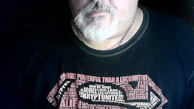 cashot58 (M grandpa) - desnudo mostrando el culo