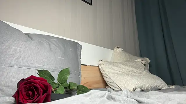 MissEvelynGlow webcam