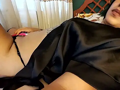 fallsforhersmile - FallsForHerSmile's free webcam - UK Sex Cams