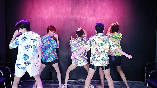 Queen-Vibe live sex cam