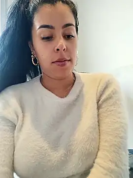 luianna (F young) - Remove bra and play with nipple 😈🤤😈