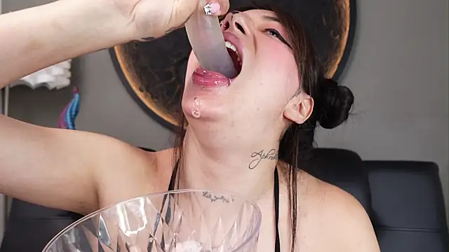 miss_sharlotte18 webcam