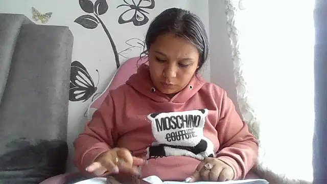 Charis_21 webcam