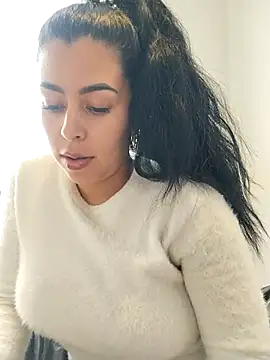 luianna (F young) - Remove bra and play with nipple 😈🤤😈