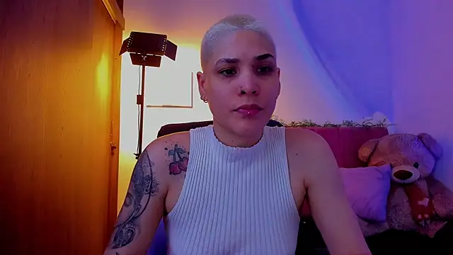 Charlee_pink webcam