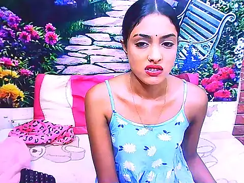 IndianPretty14u2Luv webcam