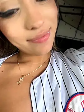 Webcam Model (MystiqueXXX)  is live.Free join now!