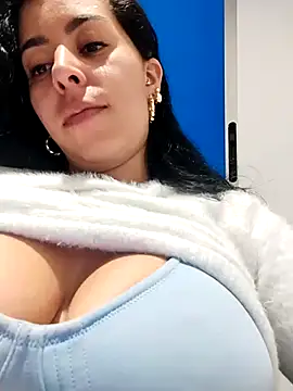 luianna (F young) - Remove bra and play with nipple 😈🤤😈