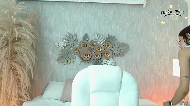 laraa_jeean (F young) - plug anal