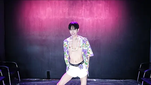 Queen-Vibe live sex cam