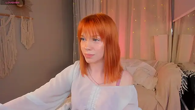 lisa_sunny_ (F teen) - 💜 glass dildo pussy fuck