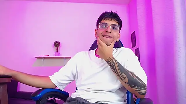 maax_18 - Maax_18's free webcam - UK Sex Cams