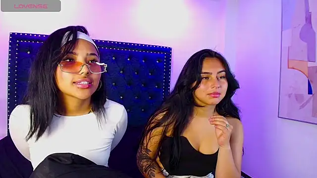 Serena_and_zoe webcam