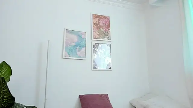 canelleGarces webcam