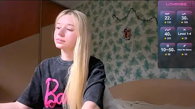 Barbie_Blondie webcam