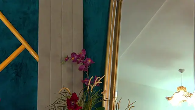 BrunetteBombiX webcam