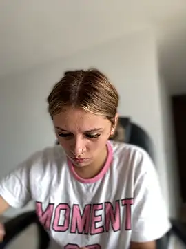 Alison_parkerrr webcam