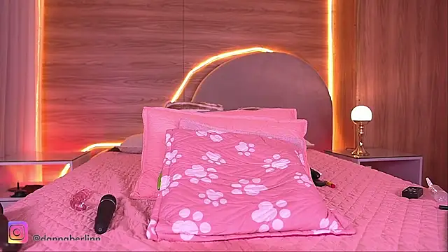 danna_berlin_'s Stripchat show and profile