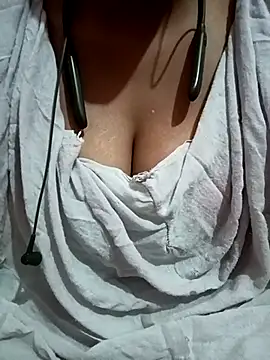 kaviyaponnu0987 webcam