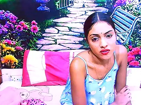 IndianPretty14u2Luv webcam
