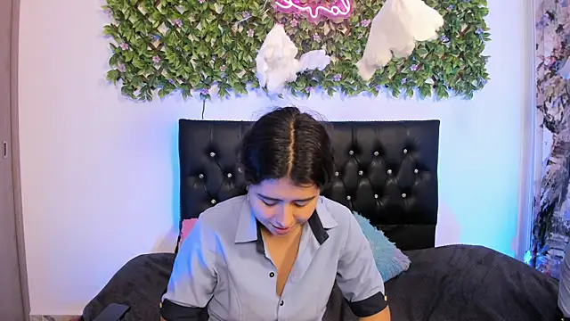 valeria_and_zoe - Valeria_and_zoe's free webcam - UK Sex Cams