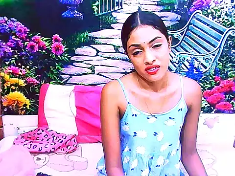 IndianPretty14u2Luv webcam