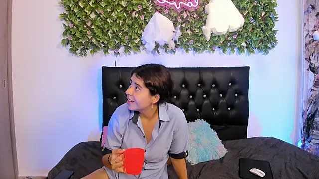 valeria_and_zoe webcam