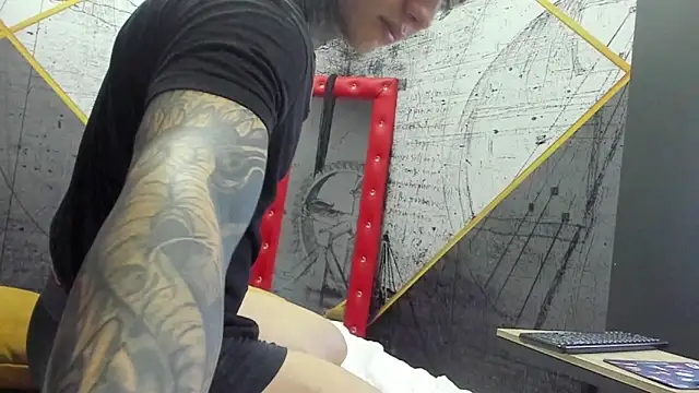Gury_tattoo webcam
