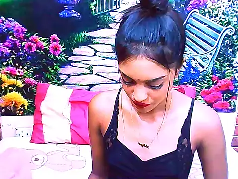 IndianPretty14u2Luv webcam