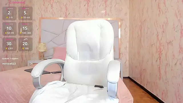 Emily_Whinfre webcam