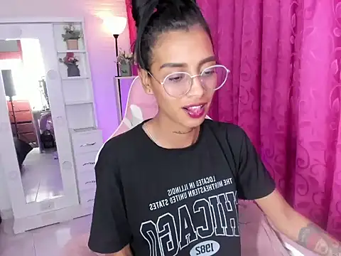 karlaslutskinny__ (F young) - squirt in naked