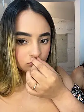 Antonella_Julieta webcam