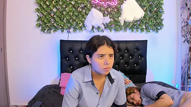 valeria_and_zoe webcam