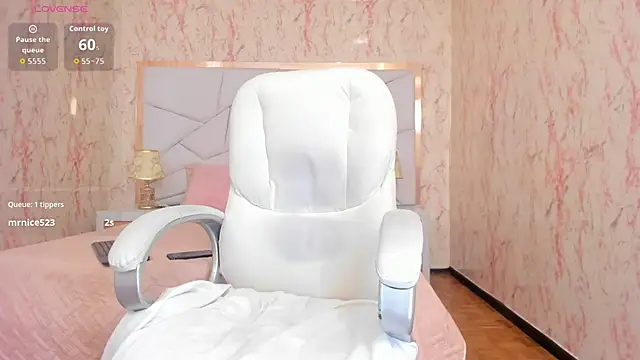 Emily_Whinfre webcam