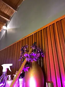 Webcam Model (MarilynSmith01)  is live.Free join now!