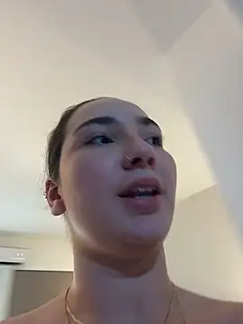 ava_blue (F young) - SQUIRTTT VERY WET