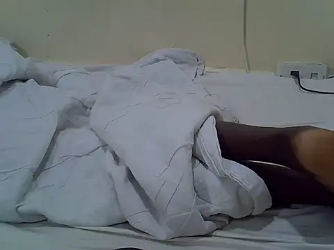 sexygonka (F young) - Anol with toy