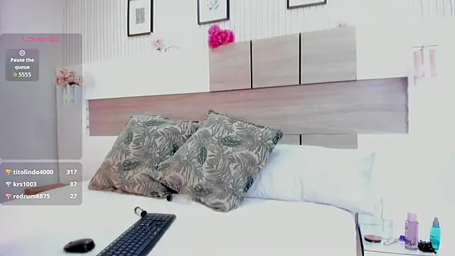 naoomi_cruz - Naoomi_Cruz's free webcam - UK Sex Cams