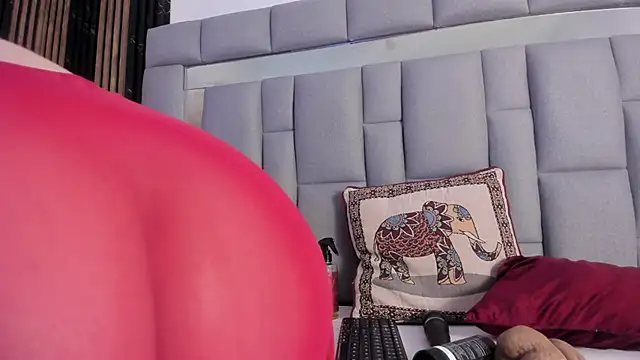 amaia_santini (F young) - Control my toy + squirt 💦