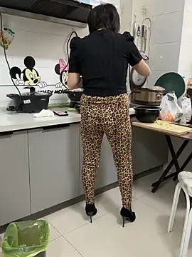 美女luckybaby666999在线直播