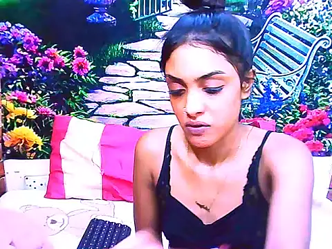 IndianPretty14u2Luv webcam