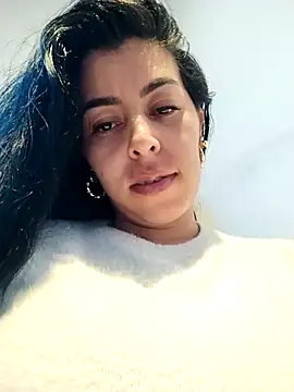 luianna (F young) - Remove bra and play with nipple 😈🤤😈