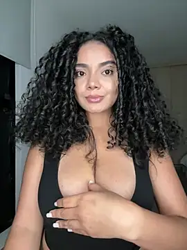 curlyierr (F young) - Take off your shirt and show your Boobs