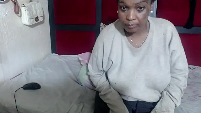 MaximTease24 webcam