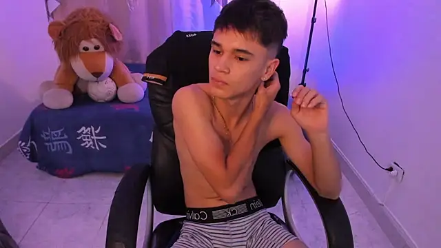 aron_boyy (M twink) - PINCH NIPPLES