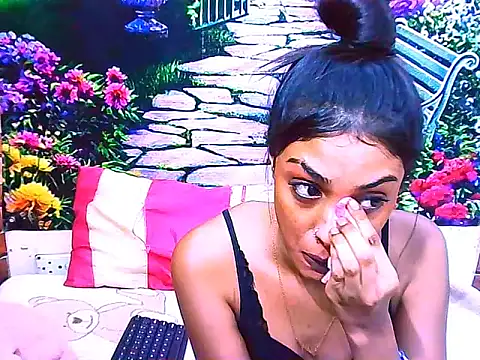 IndianPretty14u2Luv webcam